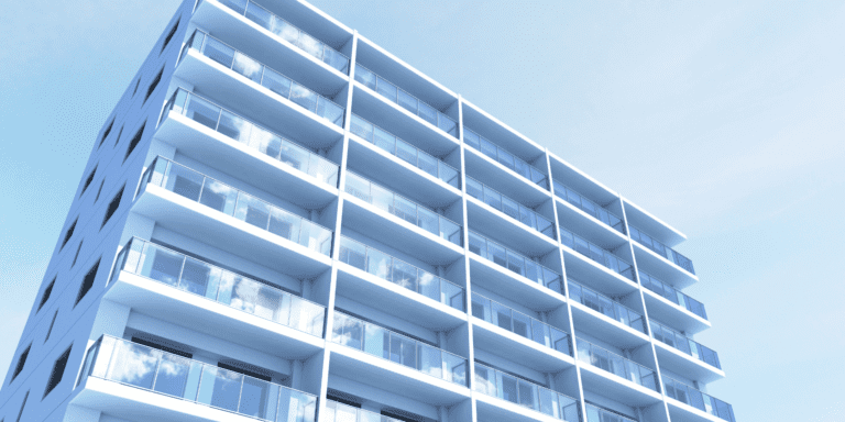 ¿Puede un presidente de junta de propietarios convocar a una asamblea si ya no es propietario en el inmueble